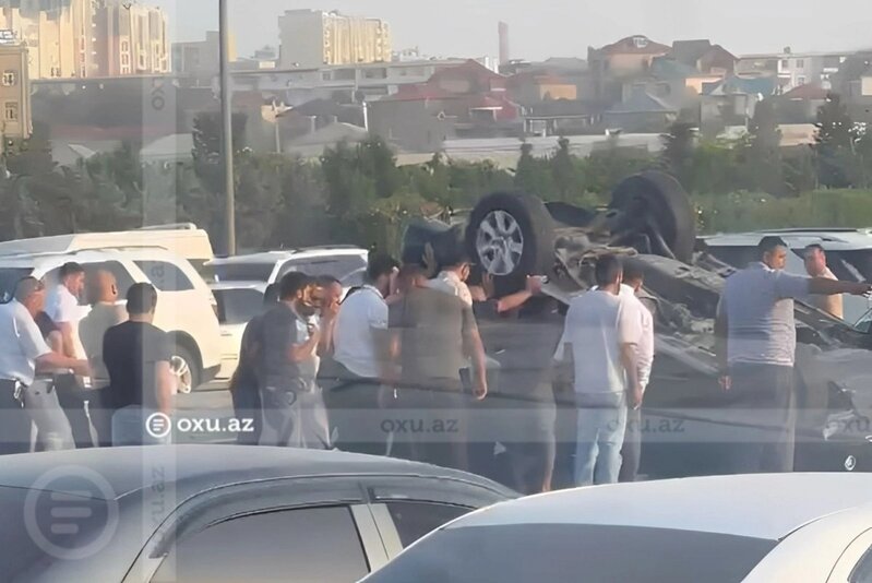 Bakıda avtomobil AŞDI: Tıxac YARANDI