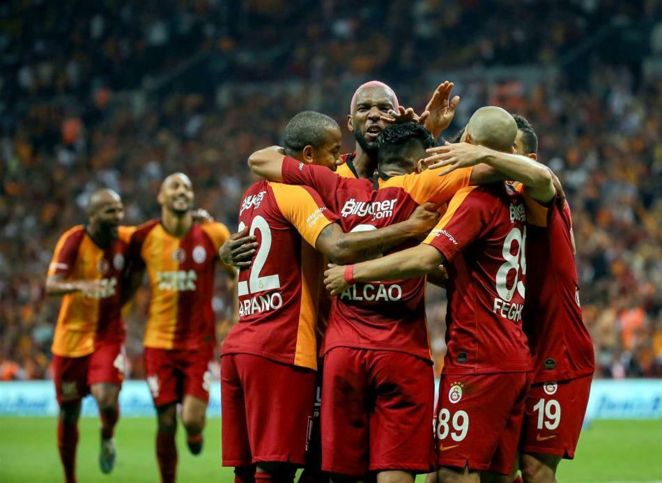 "Qalatasaray" iki futbolçusunu itirdi