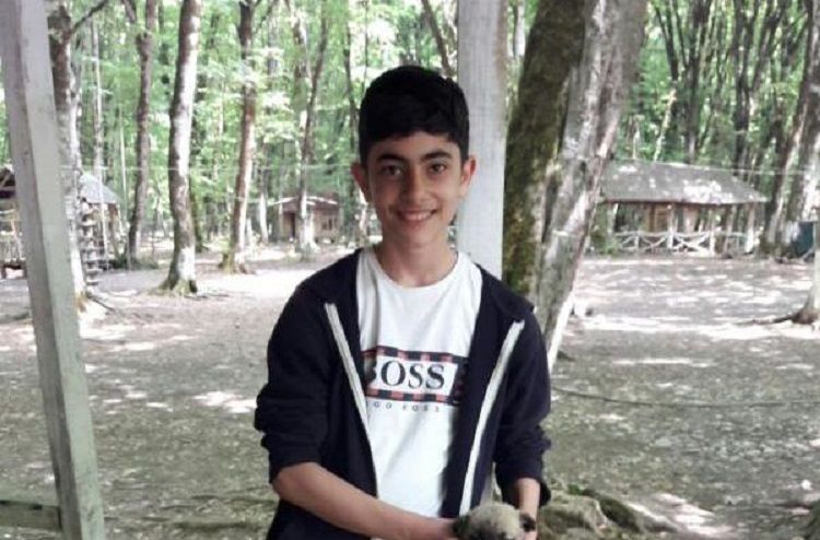Xırdalanda sevdiyi qızla mübahisə edən məktəbli özünü 12-ci mərtəbədən atdı - FOTO