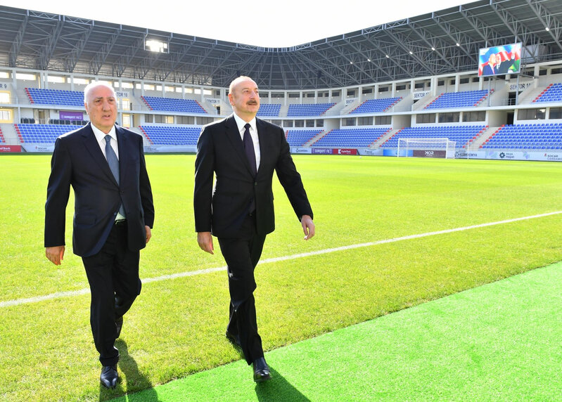 Prezident Sumqayıt şəhər stadionunda yaradılan şəraitlə tanış olub - FOTO
