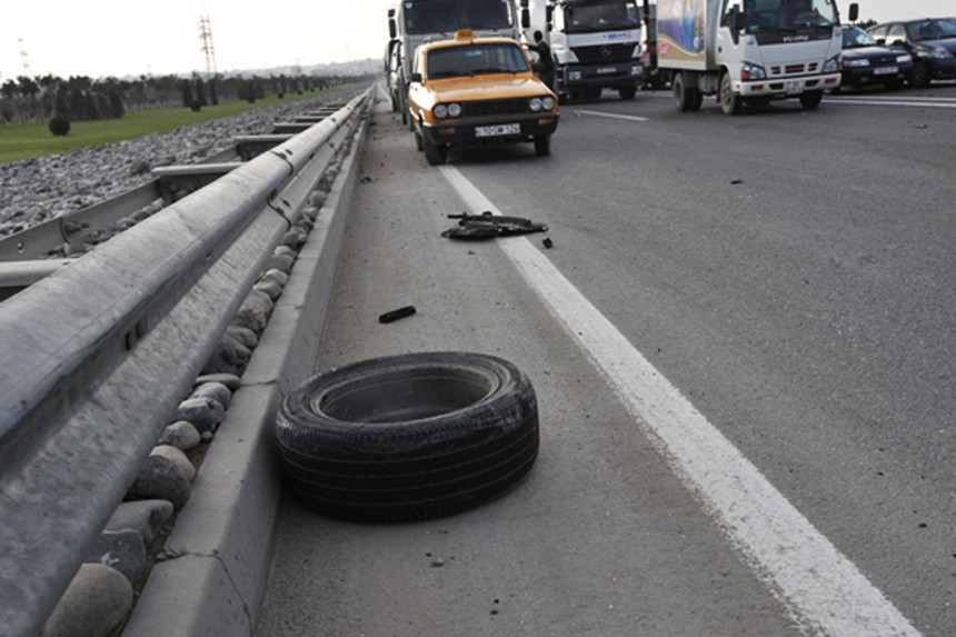 Paytaxtda yol qəzasına düşən sürücü xəstəxanada öldü