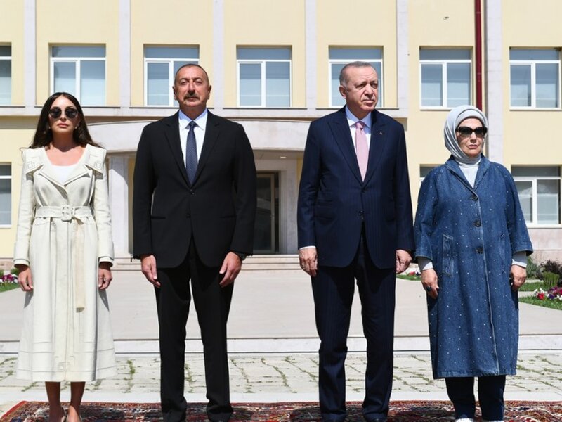 Türkiyə Prezidenti və xanımının şərəfinə nahar verilib