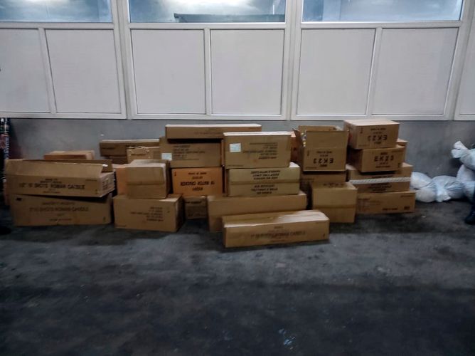 Qanunsuz yolla ölkəyə gətirilən külli miqdarda pirotexniki vasitələr aşkarlanıb