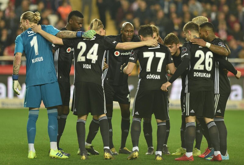 "Beşiktaş" doğma meydanda məğlub oldu