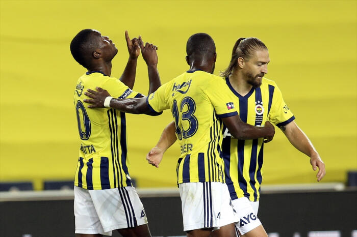 "Fənərbaxça" səfərdə, "Trabzonspor" evdə qazandı