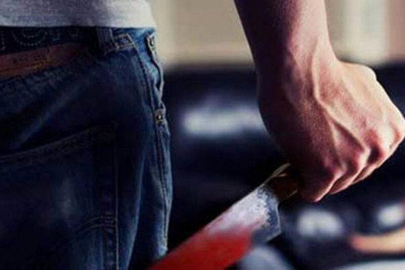 Bərdədə kişi bacısını öldürdü, onun sevgilisini bıçaqladı
