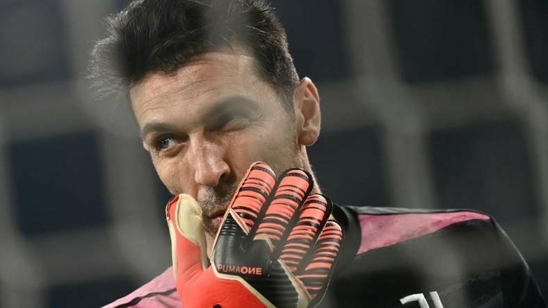 Söyüş söymək məşhur qapıçıya 5 minə başa gəldi