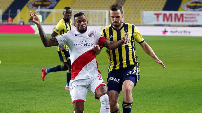 "Fənərbağça" öz meydanında xal itirdi