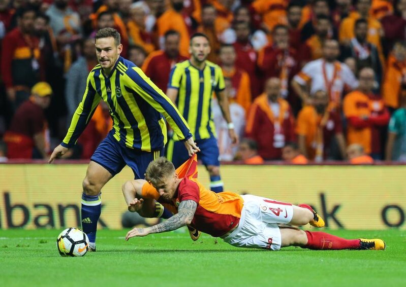 "Fənərbağça" İstanbul derbisindən qalib ayrıldı