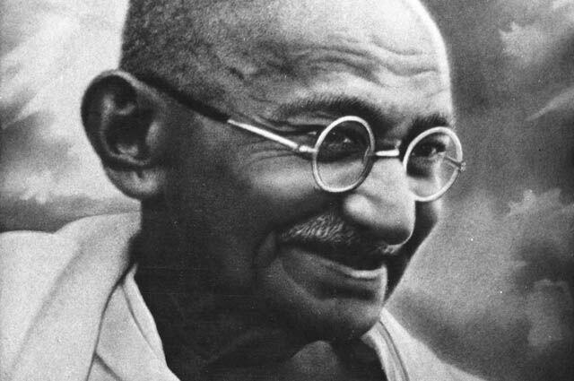 Ermənilər Mahatma Qandinin heykəlini və bütün hind xalqını təhqir etdi - FOTO