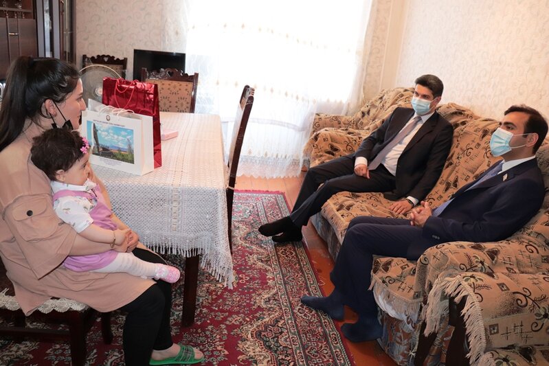 İcra başçısı və deputat şəhid ailələrinə, qazilərə baş çəkdi - FOTOLAR