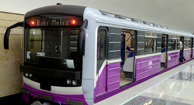 Metroda sərnişinin relslərin üstünə yıxılması ilə bağlı - RƏSMİ AÇIQLAMA