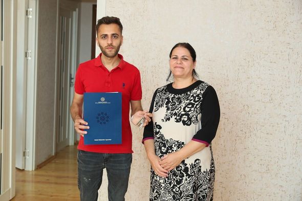 Bir qrup şəhid ailəsi və müharibəsi əlilinə ev verildi - FOTO