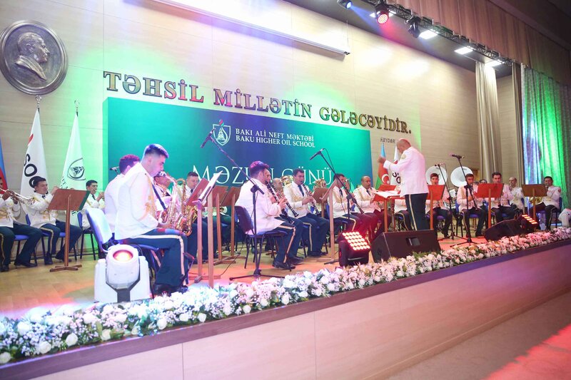Bakı Ali Neft Məktəbində məzun günü keçirilib - FOTOLAR
