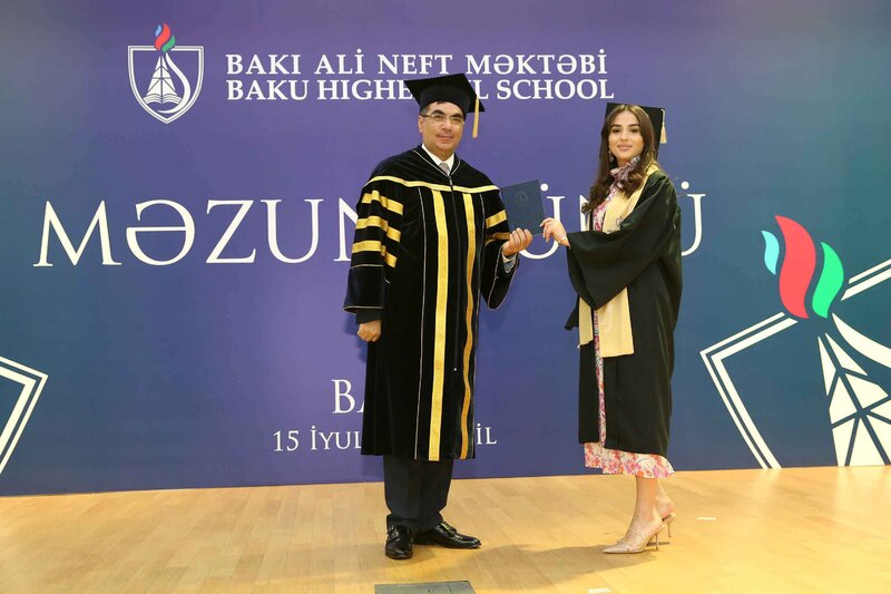 Bakı Ali Neft Məktəbində məzun günü keçirilib - FOTOLAR