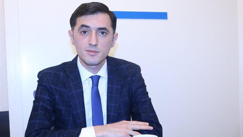 Deputatlar niyə üzündən oxuya bilmir? – Partiya sədrindən SƏRT REAKSİYA </p> 
 <p>