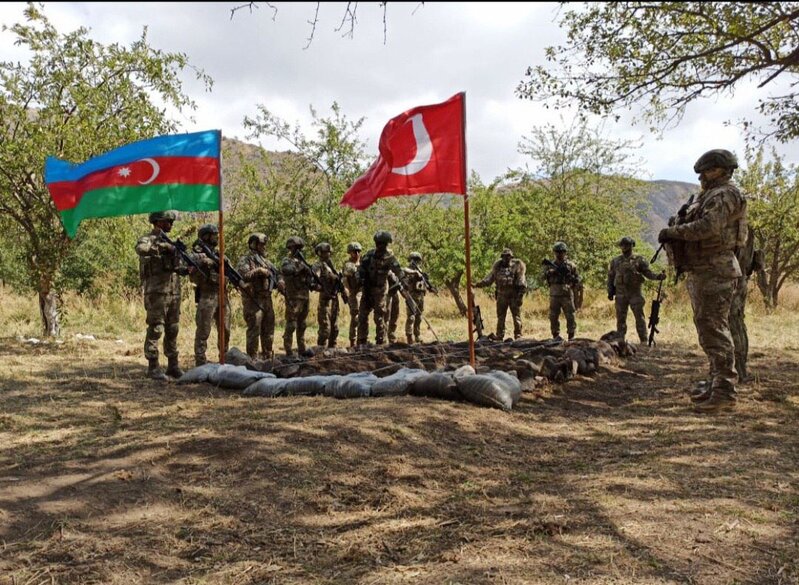 Türkiyə Milli Müdafiə Nazirliyi Laçındakı təlimlərdən görüntülər yaydı - FOTO
