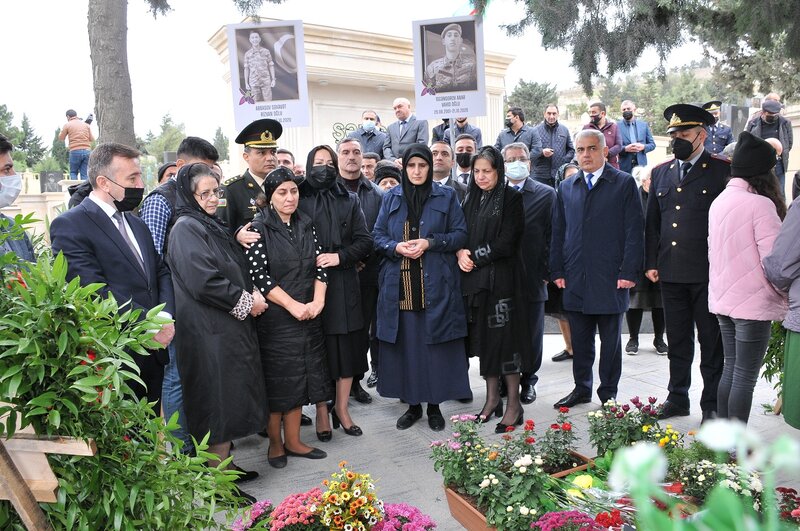 Abşeronda 4 şəhidin il mərasimi keçirildi - FOTOLAR