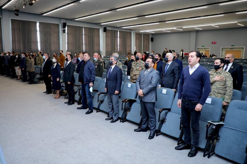 Nar'ın dəstəyi ilə qəhrəman müəllimlər haqqında kitab çap edildi - FOTOLAR