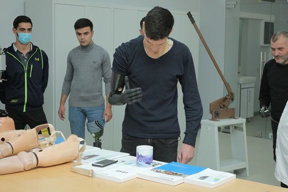 Daha bir qrup qazi ən müasir elektron protezlərlə təmin edildi - FOTO
