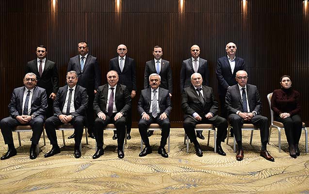 Elmar Məmmədyarov uzun müddət sonra ilk dəfə göründü - çəki itirib, saçları ağarıb