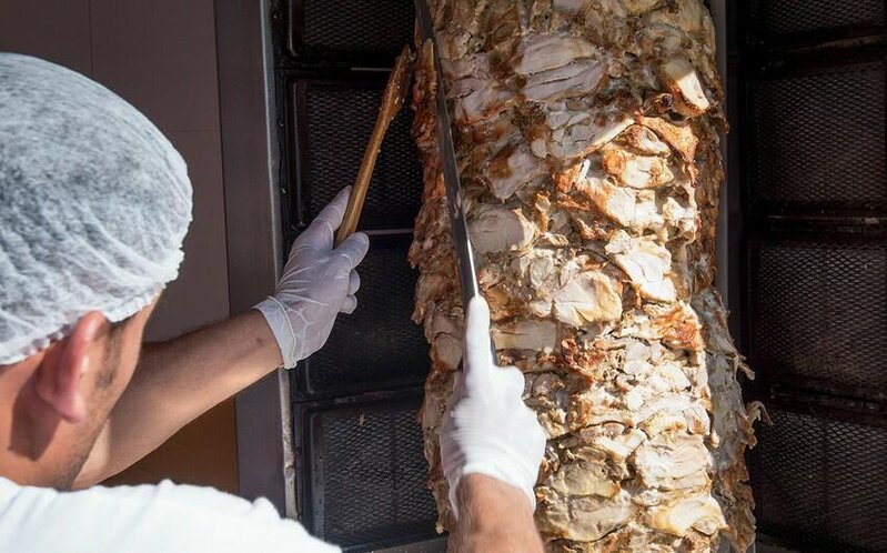 Bakıda dönərdən zəhərlənmə faktı ilə bağlı cinayət işi açıldı