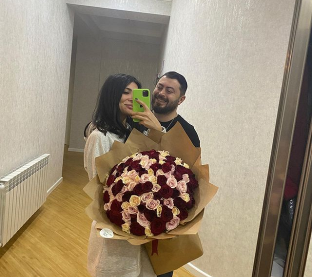 ​Azərbaycanlı məşhurun ikinci dəfə evləndiyi şəxs ondan 15 yaş kiçik imiş - FOTO