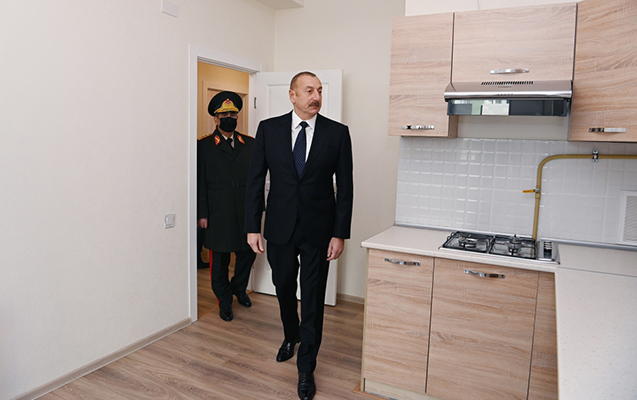 Prezident şəhid ailələri və hərbçilər üçün tikilmiş mənzillərlə tanış oldu - FOTOLAR + YENİLƏNİB