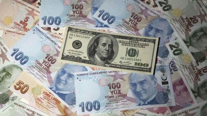 Dollar yenidən 12 lirəni keçdi