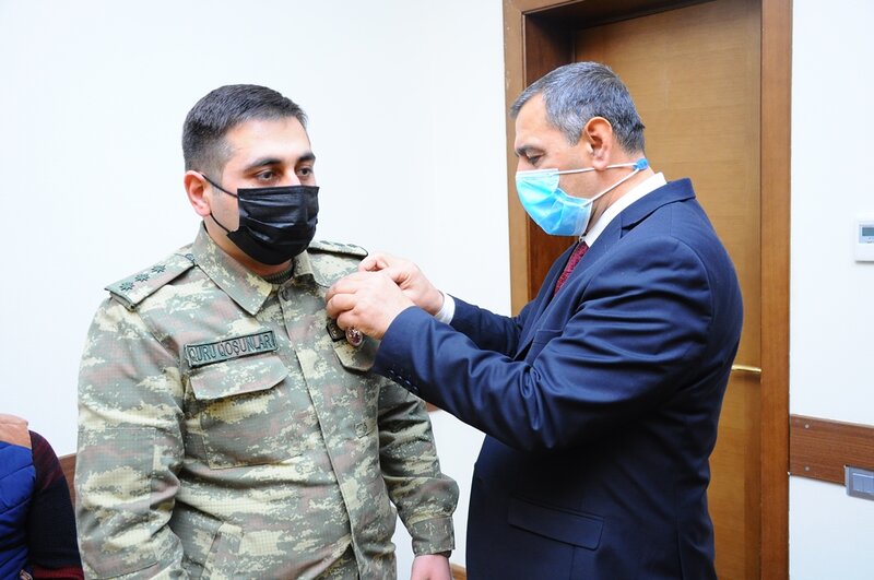 Şəhid ailələrinə, qazilərə və Vətən müharibəsi iştirakçılarına medallar təqdim olundu - FOTOLAR