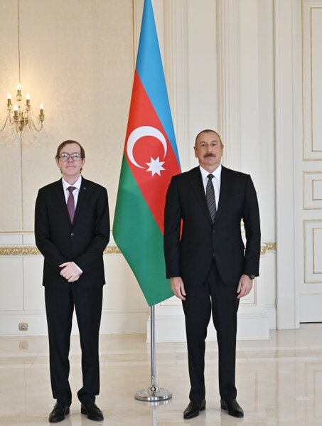 İlham Əliyev yeni səfirlərin etimadnamələrini qəbul etdi - FOTOLAR + YENİLƏNİB