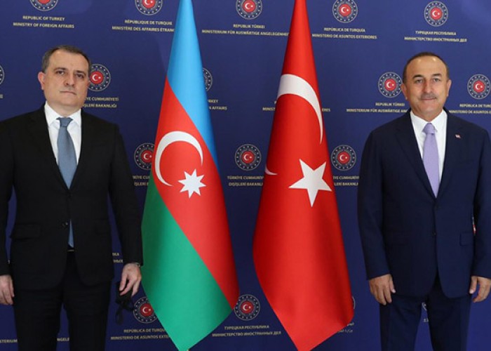 Bayramovla Çavuşoğlu bir-birini təbrik etdi