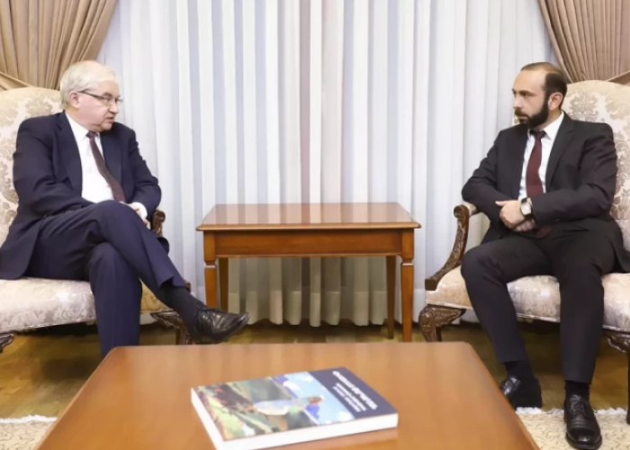 Mirzoyan Lavrovun nümayəndəsi ilə Azərbaycanla bağlı müzakirə apardı