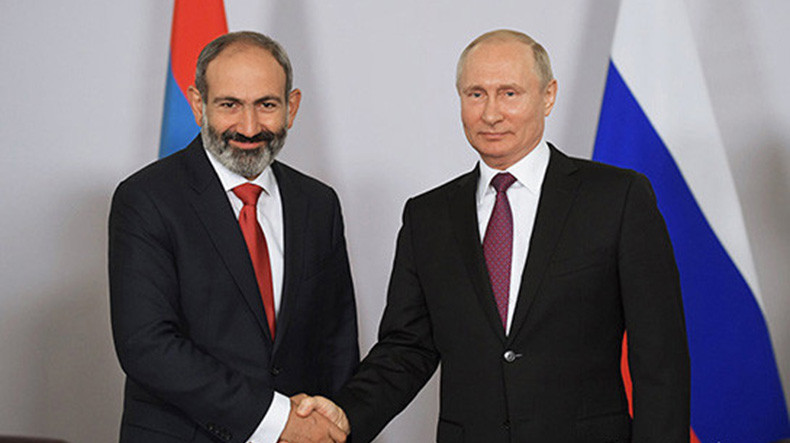 Putin və Paşinyan arasında telefon danışığı olub