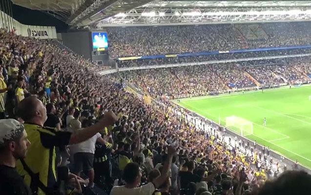 UEFA Putinin lehinə şüarlara görə 