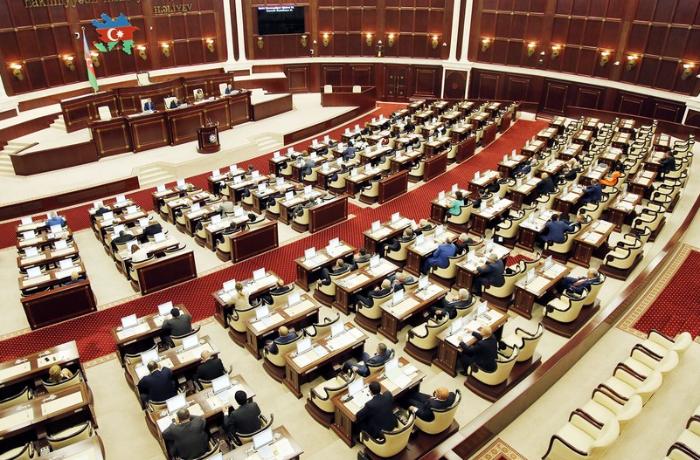 Milli Məclisdə 1 ildə bir dəfə danışmayan 16 deputat