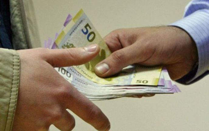 Azərbaycanda məmur rüşvət alarkən tutuldu