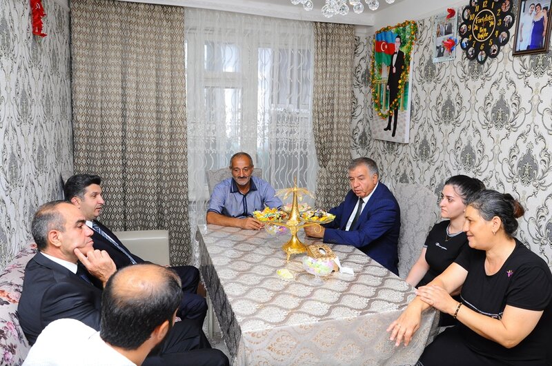 Vətən Müharibəsi Şəhidi Fəirid Adıgözəlovun ailəsi ziyarət olunub - FOTOLAR
