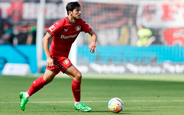 Məşhur futbolçu İranda baş verənlərə etiraz etdi