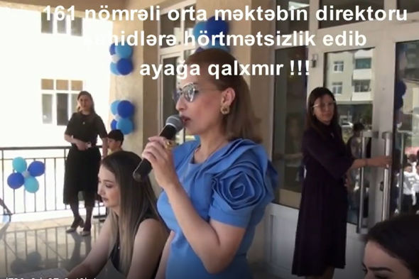 Məktəb direktoru şəhidlərin ruhunu yad etmək üçün ayağa qalxmadı - VİDEO