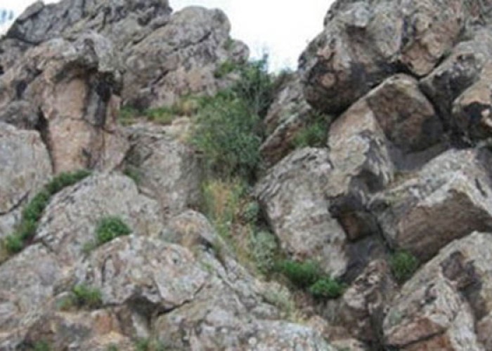 Göygöldə gənc oğlan qayadan YIXILDI