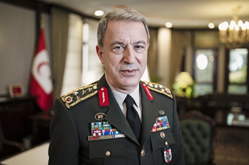 Hulusi Akar: 'Azərbaycanın müdafiə ehtiyaclarını qarşılaya bilirik