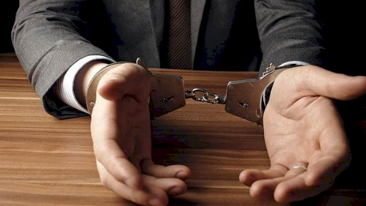 Türkiyə vətəndaşı Bakıda hoteldə tanış olduğu qadının 17 minini ələ keçirdi