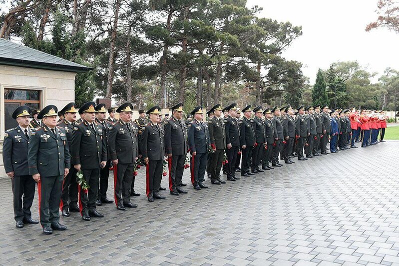 MN-in rəhbər heyəti İkinci Şəhidlər xiyabanını ziyarət edib - FOTO
