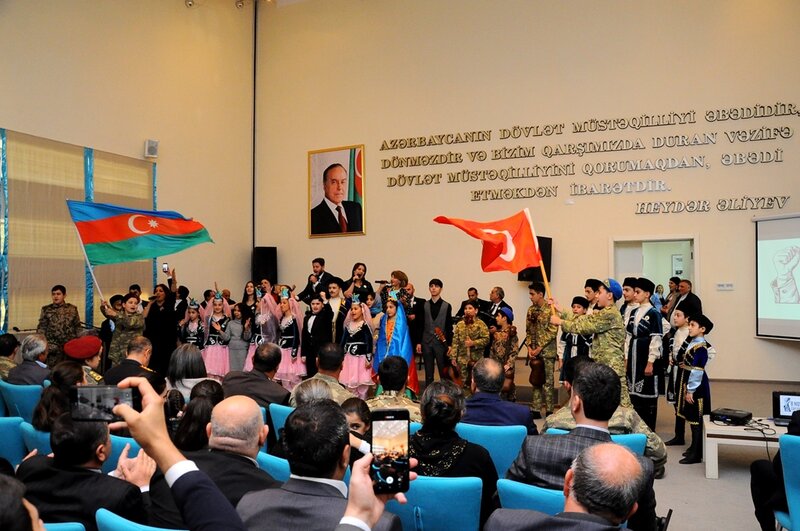 8- noyabr Zəfər Günü Naftalanda təntənə ilə qeyd edilib - FOTOLAR