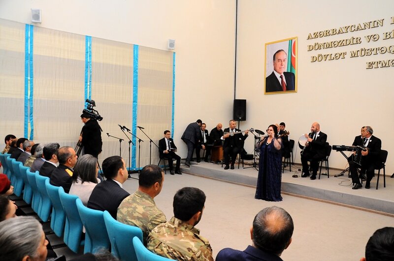 8- noyabr Zəfər Günü Naftalanda təntənə ilə qeyd edilib - FOTOLAR