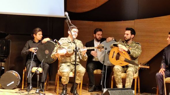 Müharibədə yazılan şeirlər: 