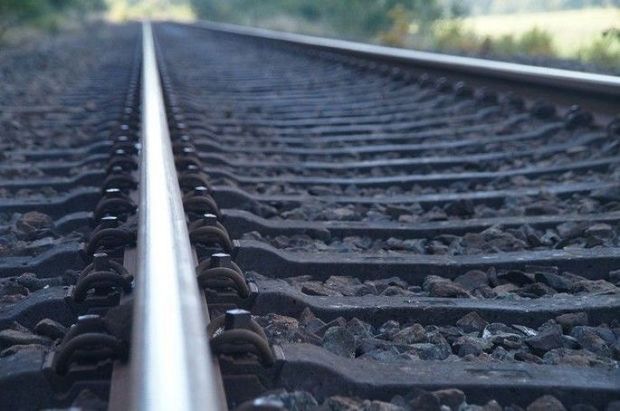Bakıda yük qatarı ilə avtomobil TOQQUŞDU