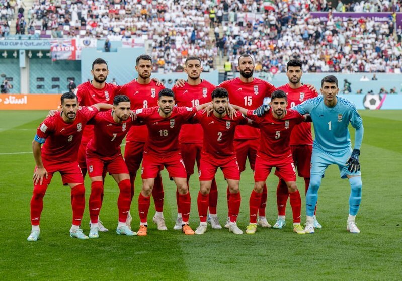 İranlı futbolçular DÇ-2022-nin ilk oyununda öz himnlərini oxumaqdan İMTİNA ETDİLƏR - VİDEO