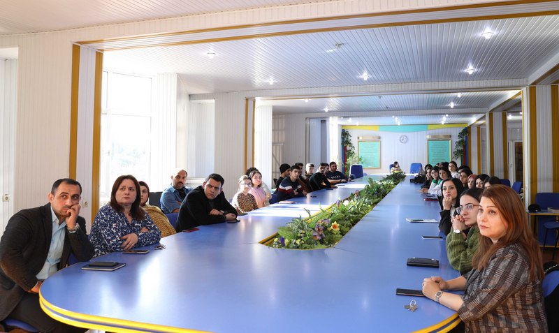 Anadolu universitetinin professoru tələbə-jurnalistlərə ustad dərsi keçdi - FOTOLAR